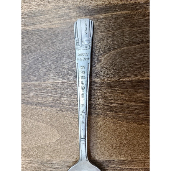 Vintage New York 1939 Worlds Fair Hall of Medicine Souvenir Spoon - Picture 4 of 5
